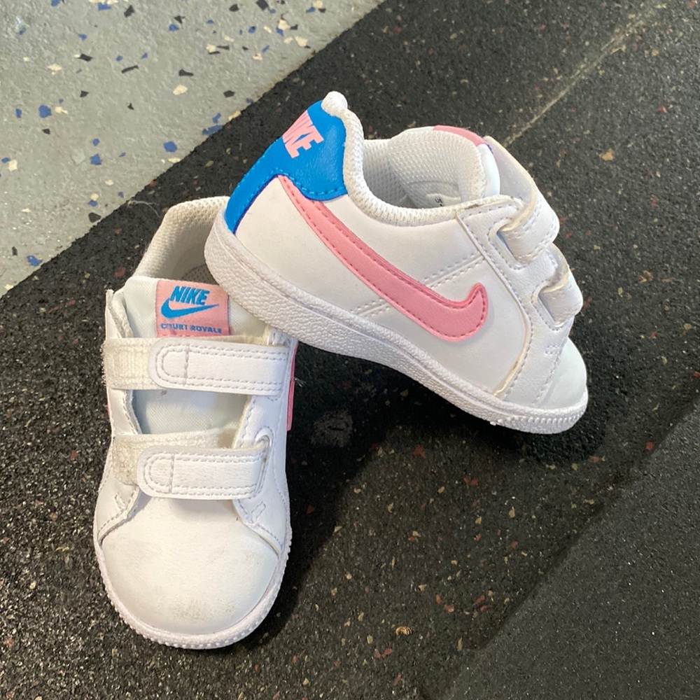 Nike kids white sneakers - US 5c